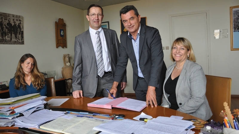 Signature d’une convention entre le CCAS et la Banque de France pour aider les personnes en difficultés financières ponctuelles